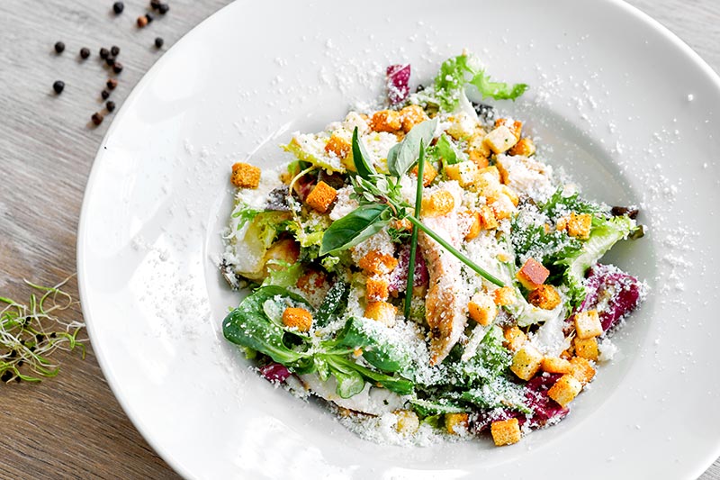 Kyckling sallad med riven parmesan